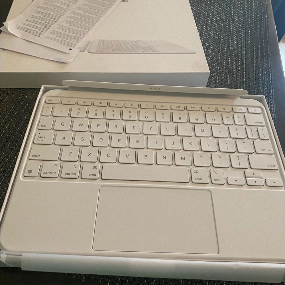 iPad Magic Keyboard Folio (brand new)